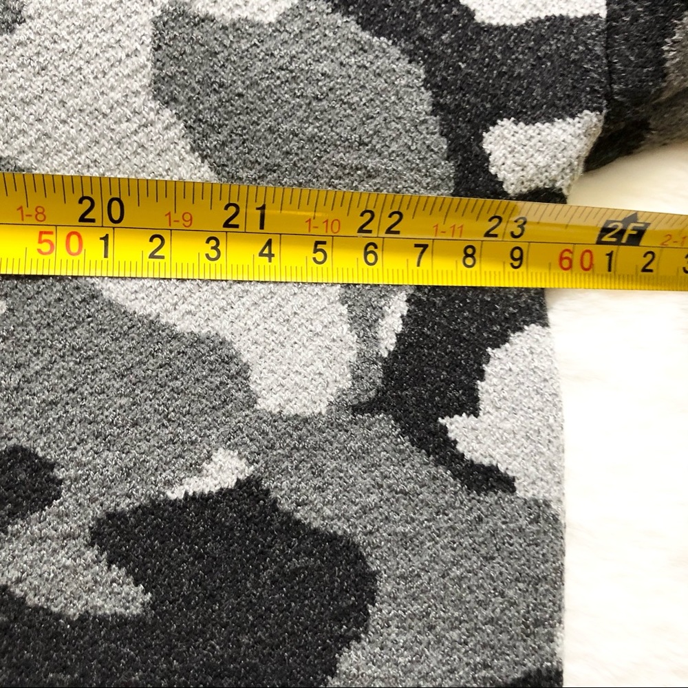 CARBON38 CAMO SWEATER Size Large Trendy Stylish Effortless Comfy Modern - Picture 9 of 11